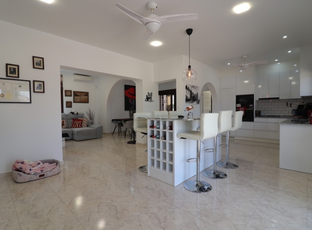 Resale - Villa - Daya Vieja - Daya Vieja - Country