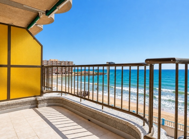 Resale - Apartment - Torrevieja - 1st line to the sea