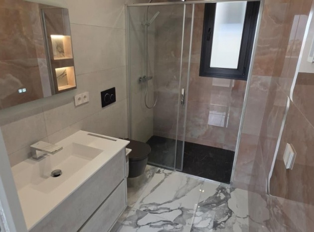 Resale - Villa - Torrevieja - Torrevieja Centro