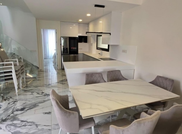 Resale - Villa - Torrevieja - Torrevieja Centro