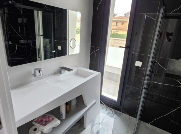 Resale - Villa - Torrevieja - Torrevieja Centro