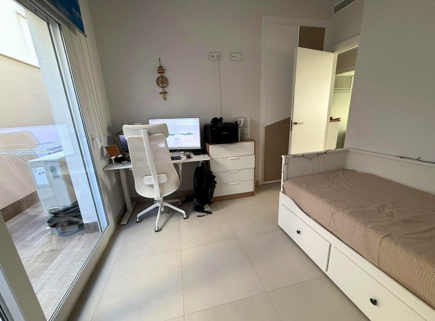 Resale - Apartment - Torrevieja - Torrevieja Centro