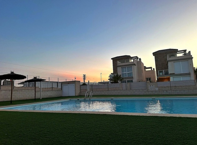 Resale - Apartment - Torrevieja - Torrevieja Centro