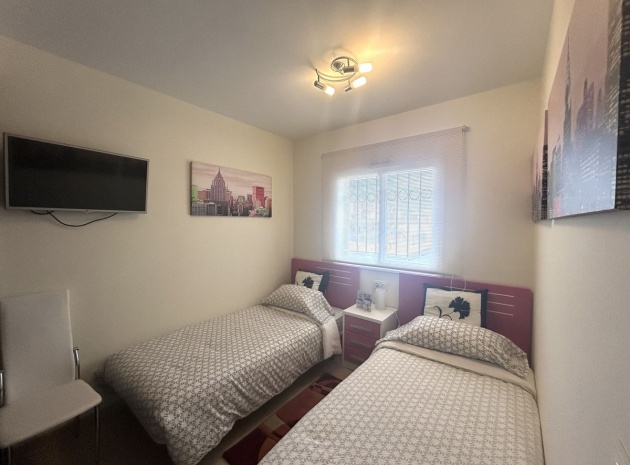 Resale - Apartment - Torrevieja - Playa De La Mata