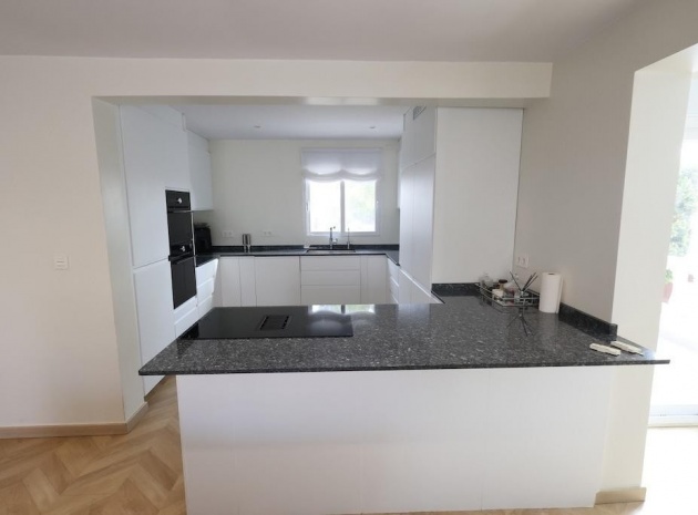 Resale - Villa - Torrevieja - Torrevieja Centro