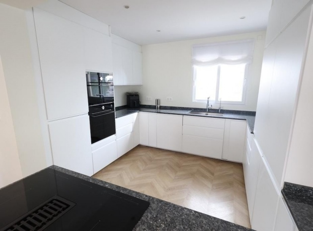 Resale - Villa - Torrevieja - Torrevieja Centro