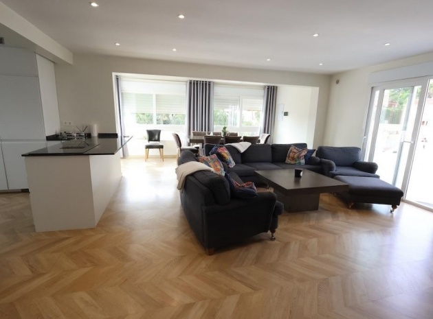 Resale - Villa - Torrevieja - Torrevieja Centro