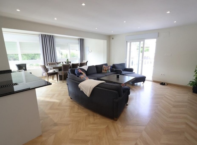 Resale - Villa - Torrevieja - Torrevieja Centro