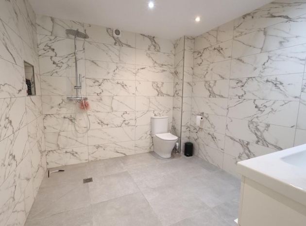 Resale - Villa - Torrevieja - Torrevieja Centro