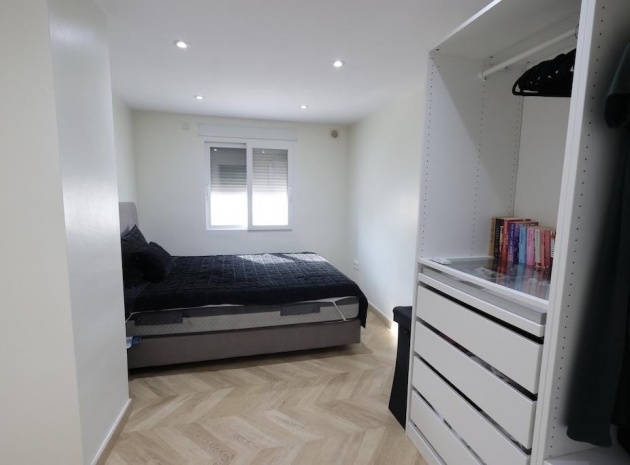 Resale - Villa - Torrevieja - Torrevieja Centro