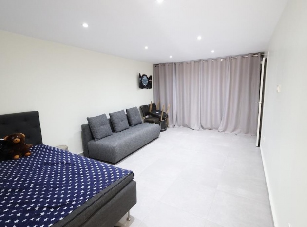 Resale - Villa - Torrevieja - Torrevieja Centro