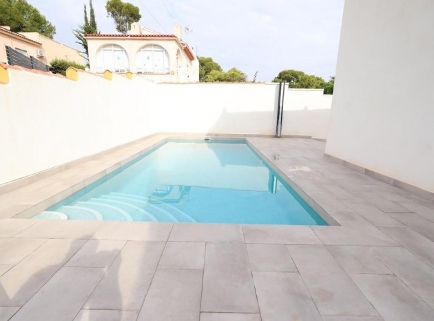 Resale - Villa - Torrevieja - Torrevieja Centro