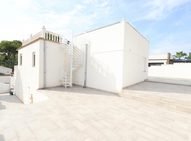 Resale - Villa - Torrevieja - Torrevieja Centro