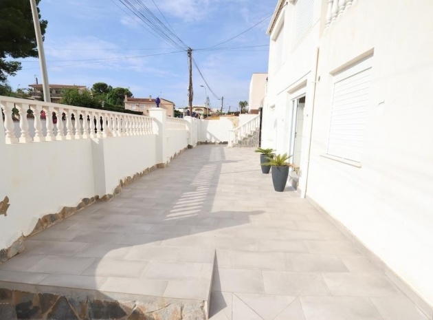 Resale - Villa - Torrevieja - Torrevieja Centro
