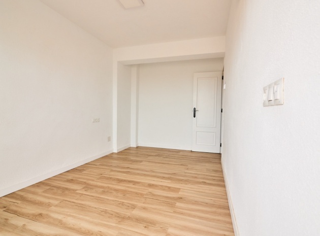 Resale - Apartment - Torrevieja - La Mata