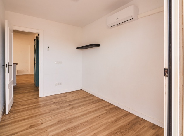 Resale - Apartment - Torrevieja - La Mata
