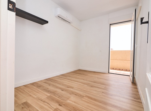 Resale - Apartment - Torrevieja - La Mata