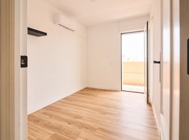 Resale - Apartment - Torrevieja - La Mata