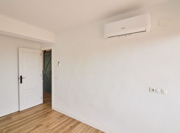Resale - Apartment - Torrevieja - La Mata