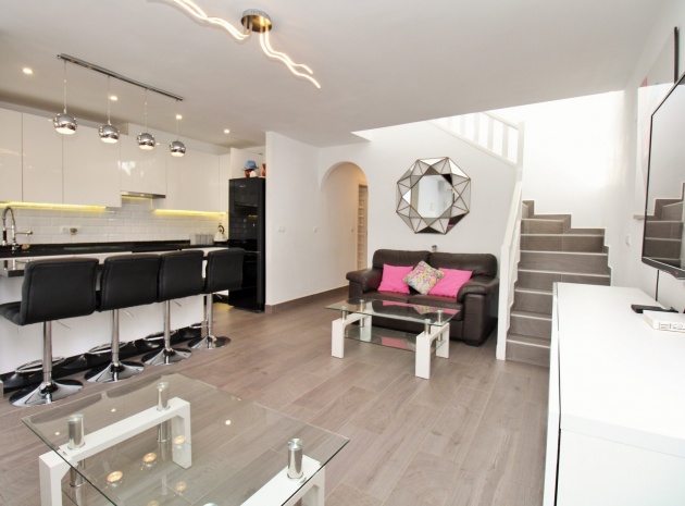Resale - Townhouse - Villamartin - verdemar