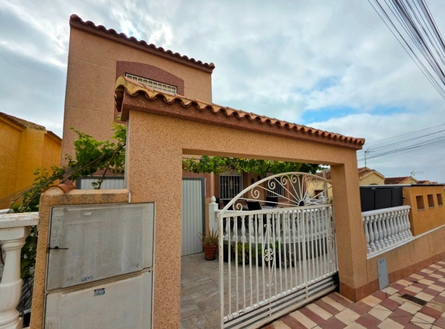 Resale - Villa - San Fulgencio - La Marina