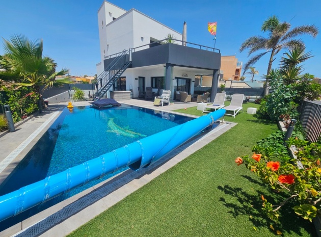 Resale - Villa - Torrevieja - Torrevieja Centro