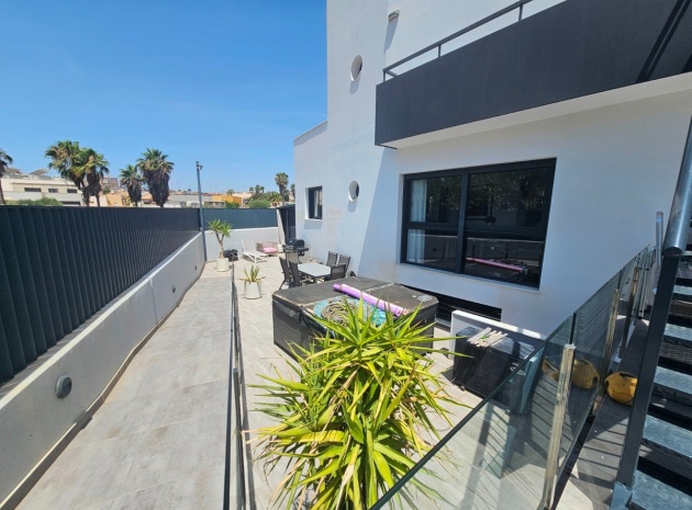 Resale - Villa - Torrevieja - Torrevieja Centro