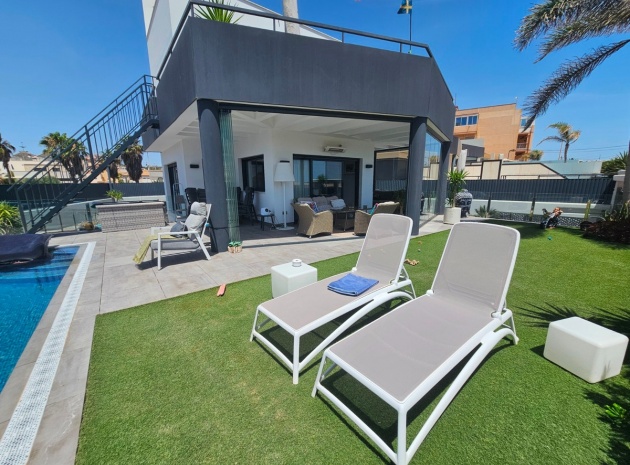 Resale - Villa - Torrevieja - Torrevieja Centro