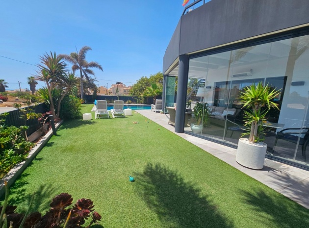 Resale - Villa - Torrevieja - Torrevieja Centro
