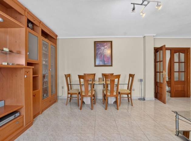 Resale - Apartment - Torrevieja - Torrevieja Centro