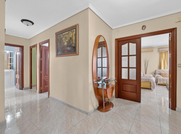 Resale - Apartment - Torrevieja - Torrevieja Centro