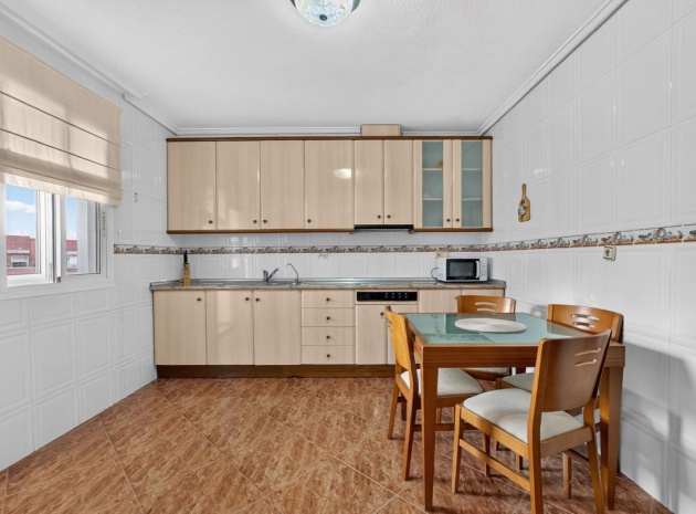 Resale - Apartment - Torrevieja - Torrevieja Centro