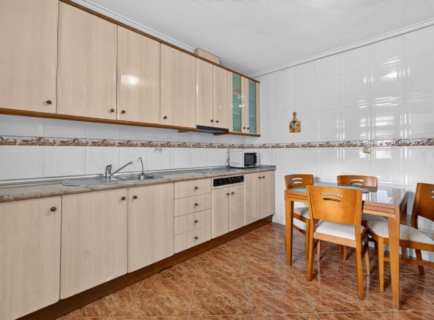Resale - Apartment - Torrevieja - Torrevieja Centro