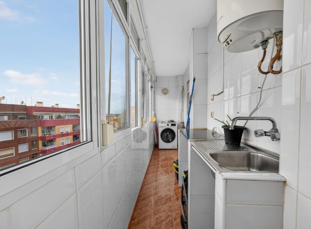 Resale - Apartment - Torrevieja - Torrevieja Centro