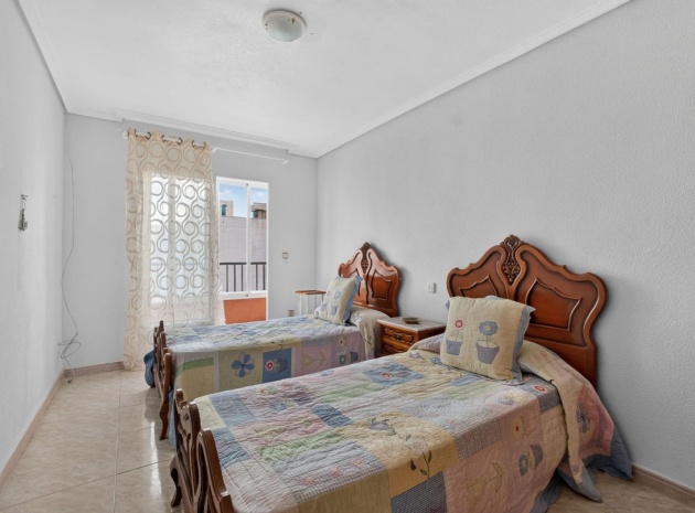 Resale - Apartment - Torrevieja - Torrevieja Centro