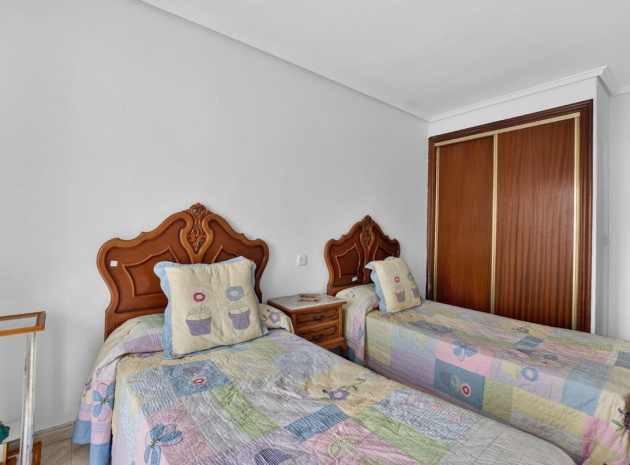 Resale - Apartment - Torrevieja - Torrevieja Centro