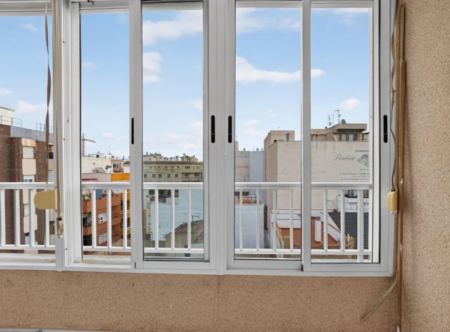 Resale - Apartment - Torrevieja - Torrevieja Centro