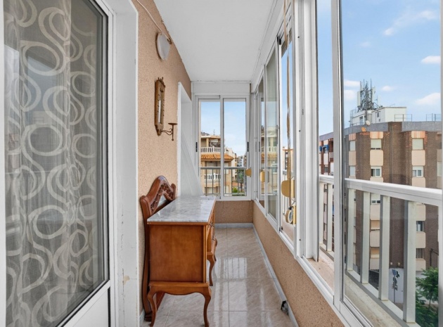 Resale - Apartment - Torrevieja - Torrevieja Centro
