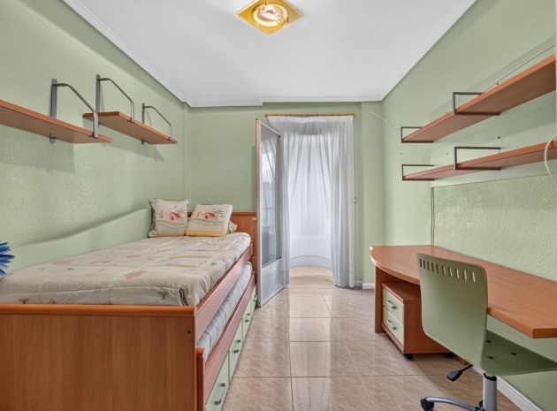 Resale - Apartment - Torrevieja - Torrevieja Centro