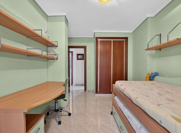 Resale - Apartment - Torrevieja - Torrevieja Centro