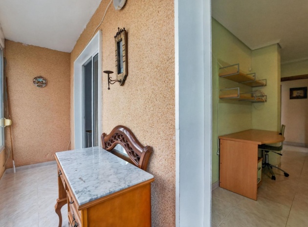 Resale - Apartment - Torrevieja - Torrevieja Centro