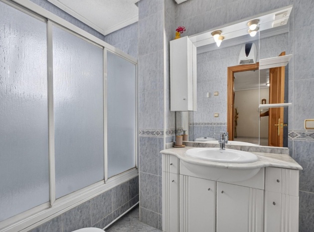 Resale - Apartment - Torrevieja - Torrevieja Centro