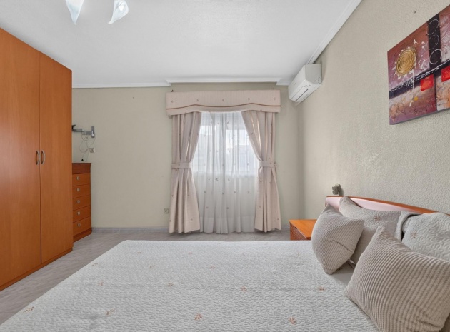 Resale - Apartment - Torrevieja - Torrevieja Centro