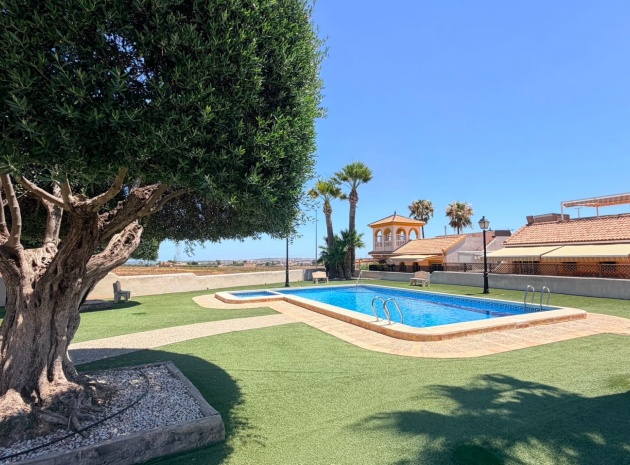 Resale - Villa - Los Montesinos - Urbanizacion montesol