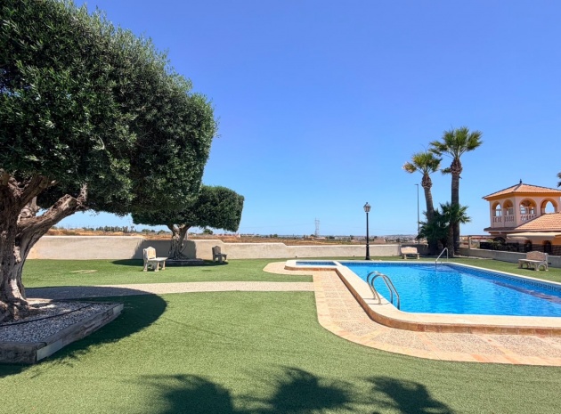 Resale - Villa - Los Montesinos - Urbanizacion montesol