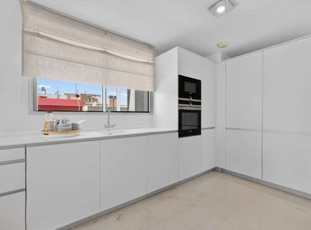 Resale - Apartment - Torrevieja - Torrevieja Centro