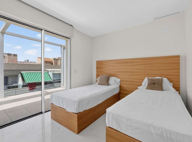 Resale - Apartment - Torrevieja - Torrevieja Centro