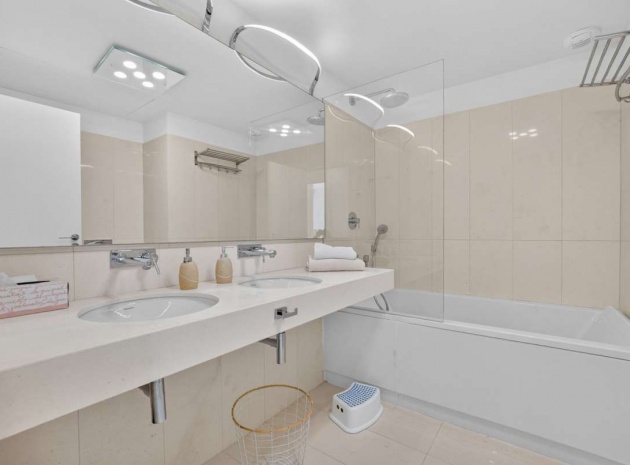 Resale - Apartment - Torrevieja - Torrevieja Centro