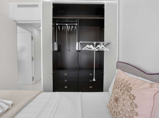 Resale - Apartment - Torrevieja - Torrevieja Centro