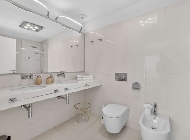 Resale - Apartment - Torrevieja - Torrevieja Centro